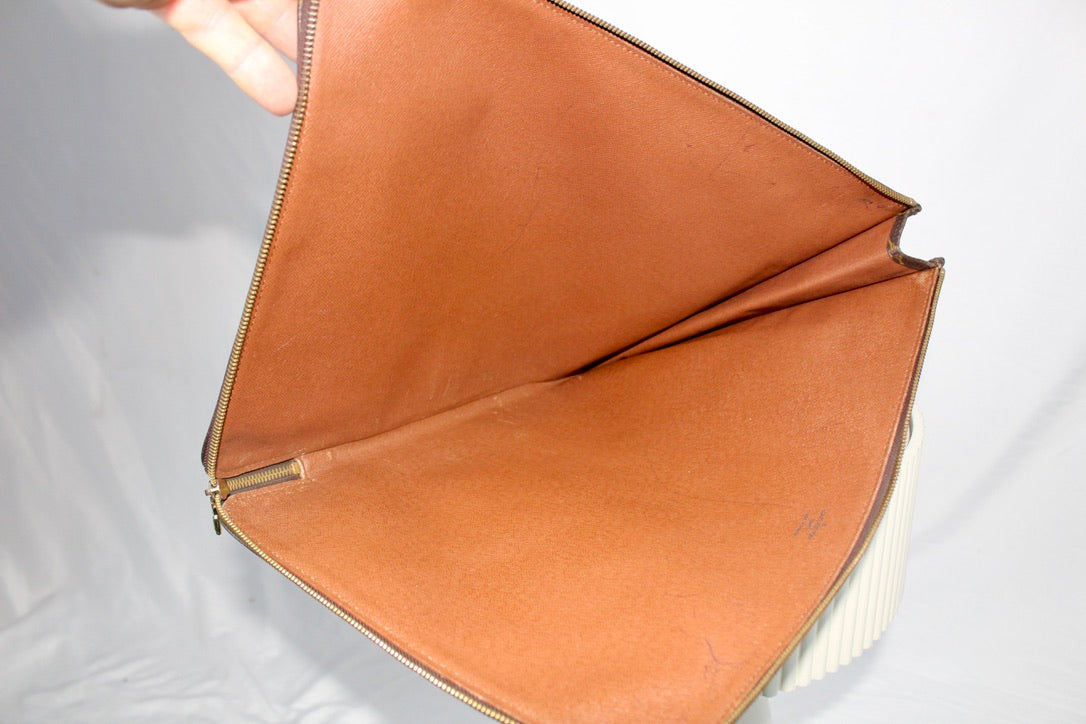 Louis Vuitton Poshe Documents