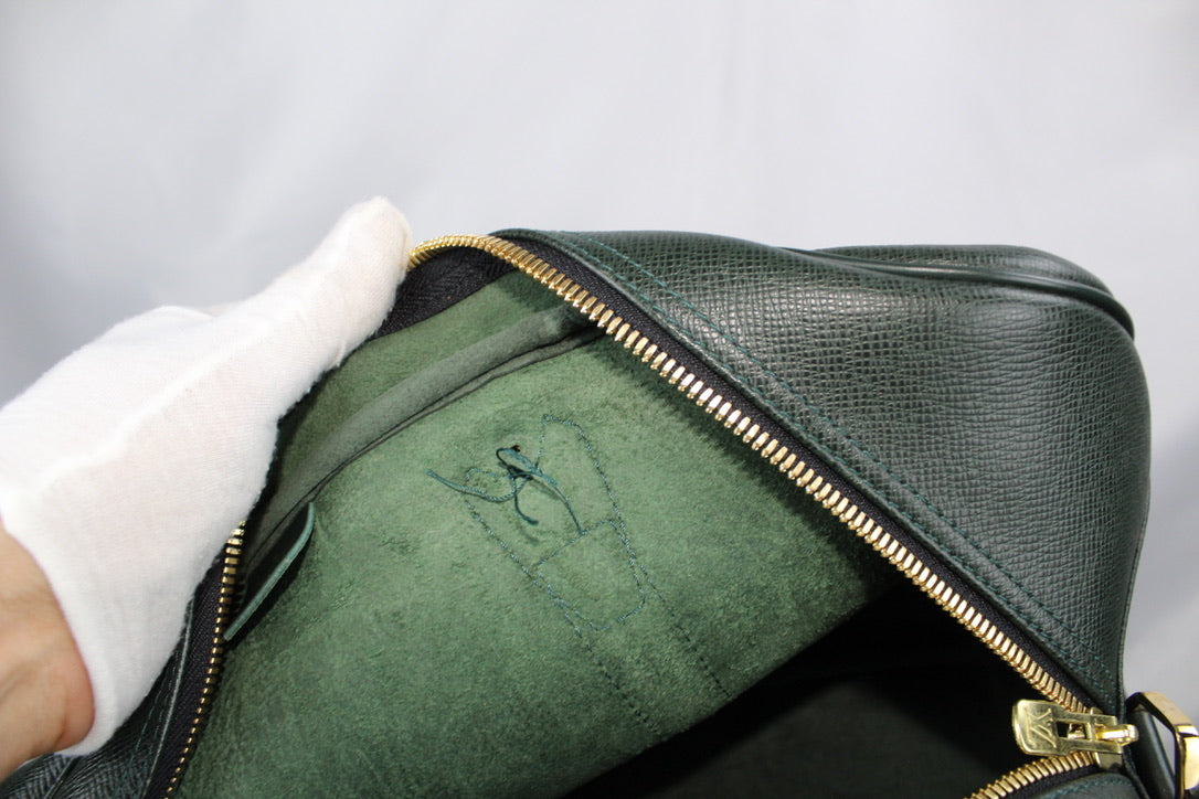 Louis Vuitton Taiga Kendall