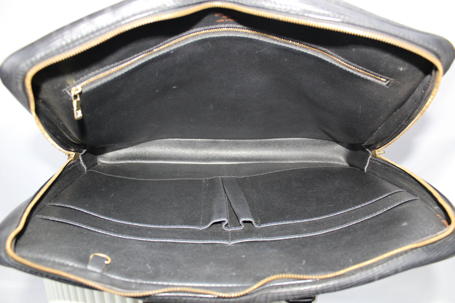 Louis Vuitton Porte Documents Voyage Epi
