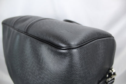 Louis Vuitton Taiga Kendall PM