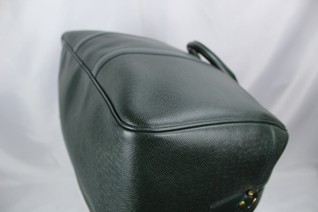 Louis Vuitton Taiga Kendall
