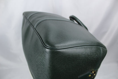 Louis Vuitton Taiga Kendall
