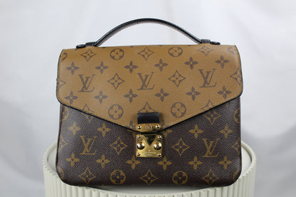 Louis Vuitton Pochette Metis MM Monogram Reverse