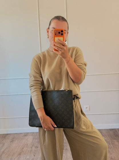 Louis Vuitton Poche Documents