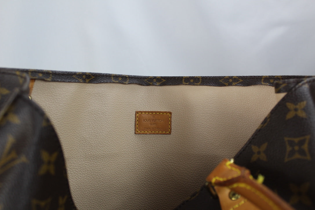 Louis Vuitton Sac Plat