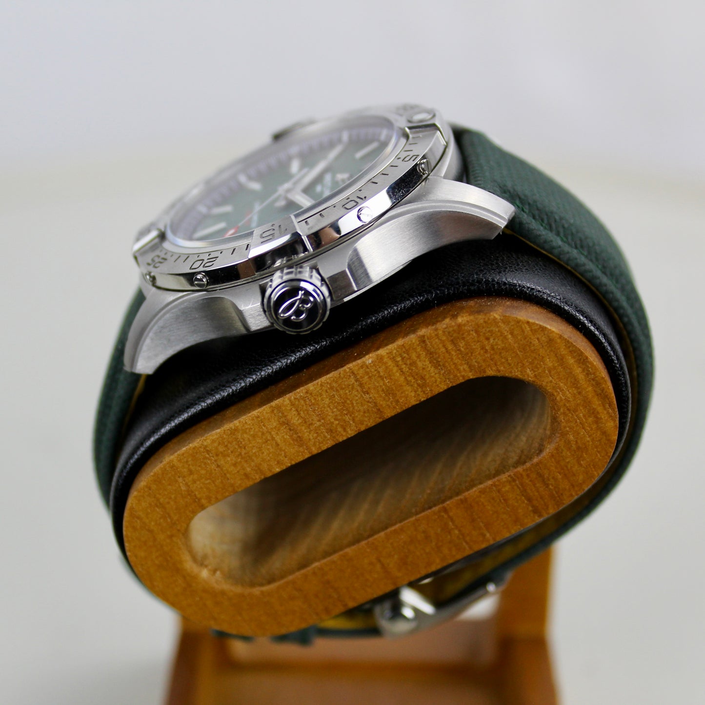Breitling Avenger 42 - A17328 - Green