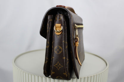 Louis Vuitton Pochette Metis MM