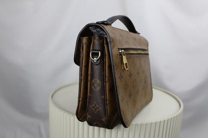 Louis Vuitton Pochette Metis MM Monogram Reverse