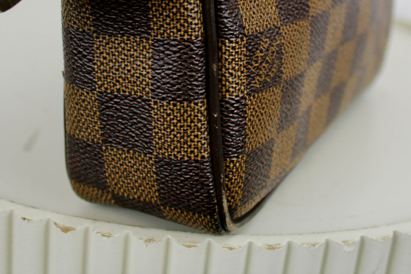 Louis Vuitton Damier Pochette Vie Macau
