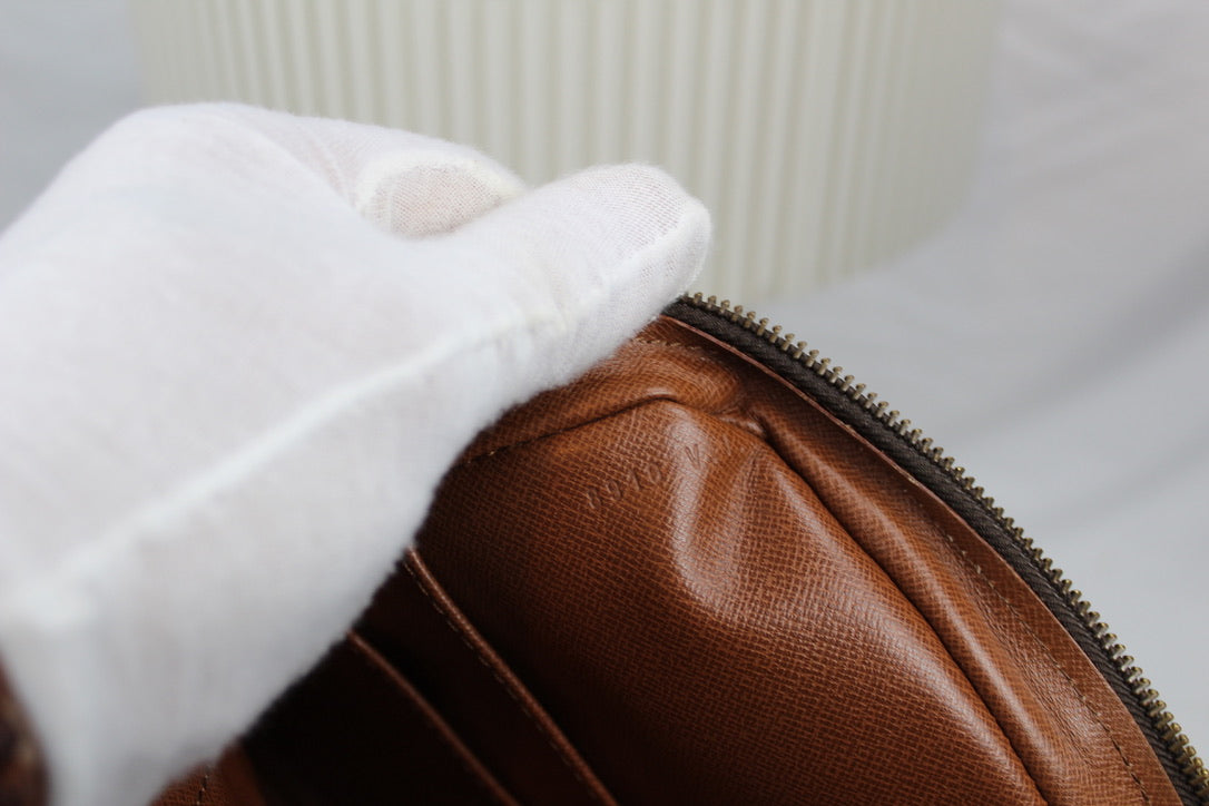Louis Vuitton Porte Documents Voyage