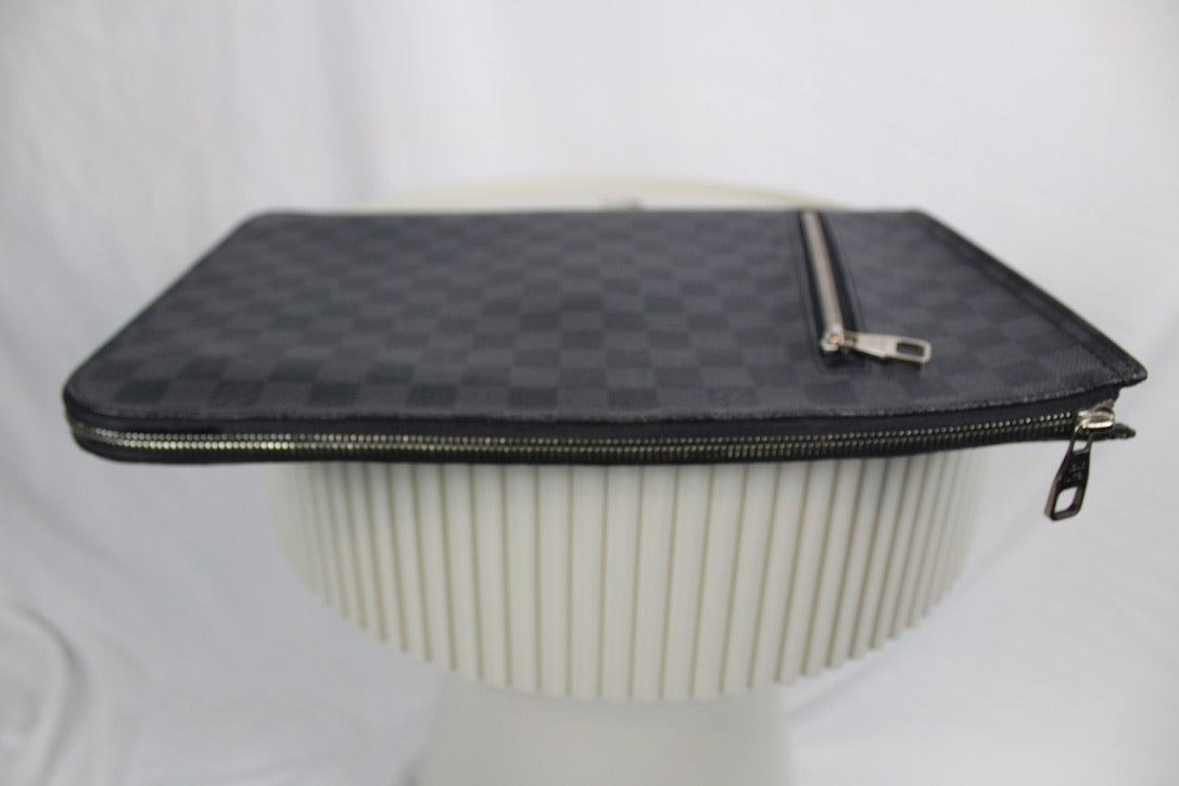 Louis Vuitton Poshe Documents