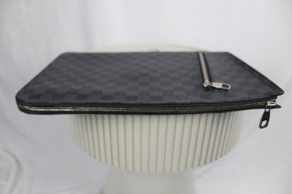 Louis Vuitton Poshe Documents