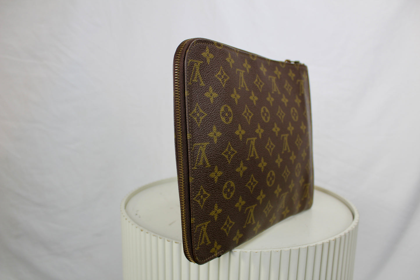 Louis Vuitton Poche Documents