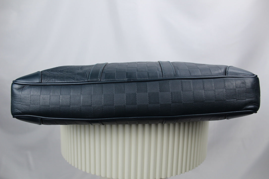 Louis Vuitton Porte Documents Voyage Neptune
