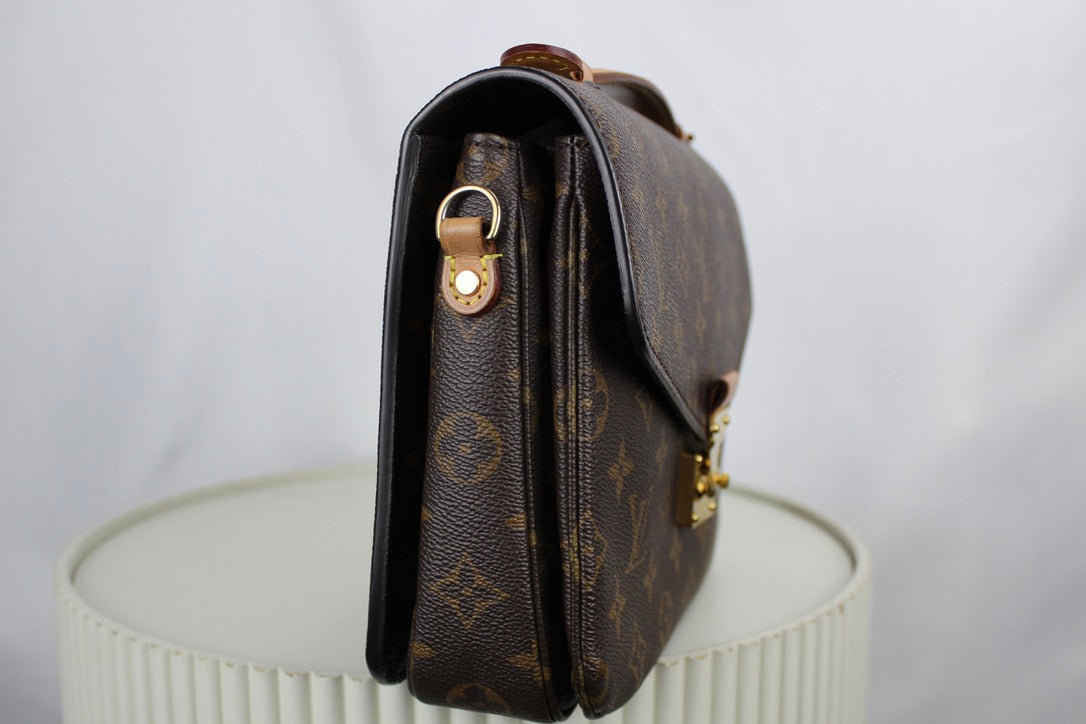 Louis Vuitton Pochette Metis MM