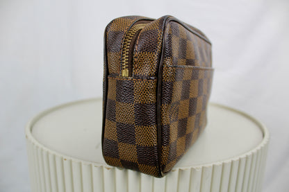 Louis Vuitton Damier Pochette Vie Macau