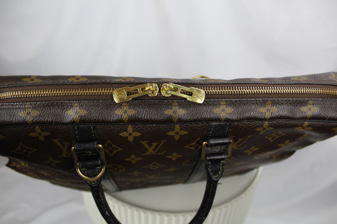 Louis Vuitton Porte Documents Voyage Macassar