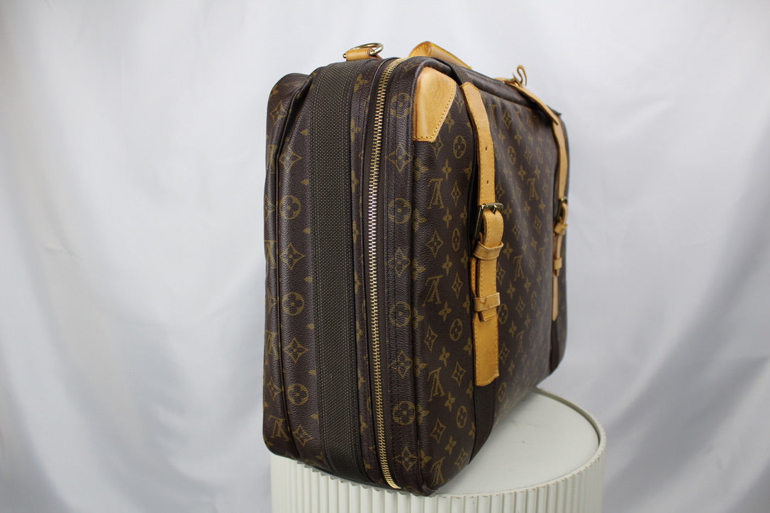 Louis Vuitton Satellite 53