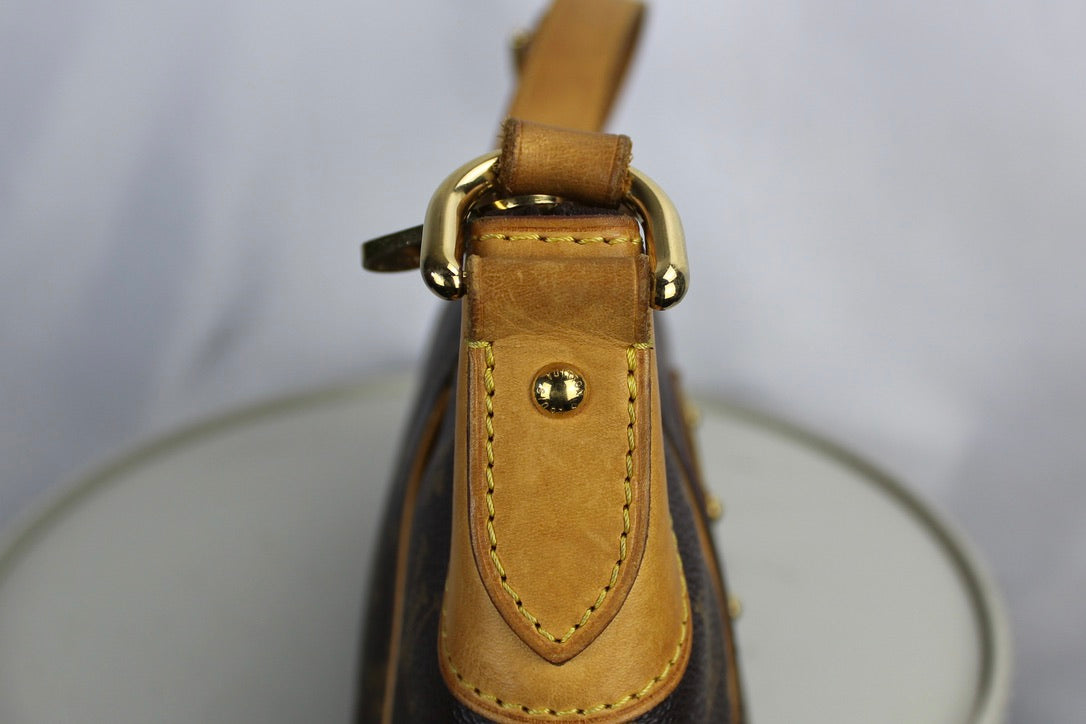 Louis Vuitton Thames PM