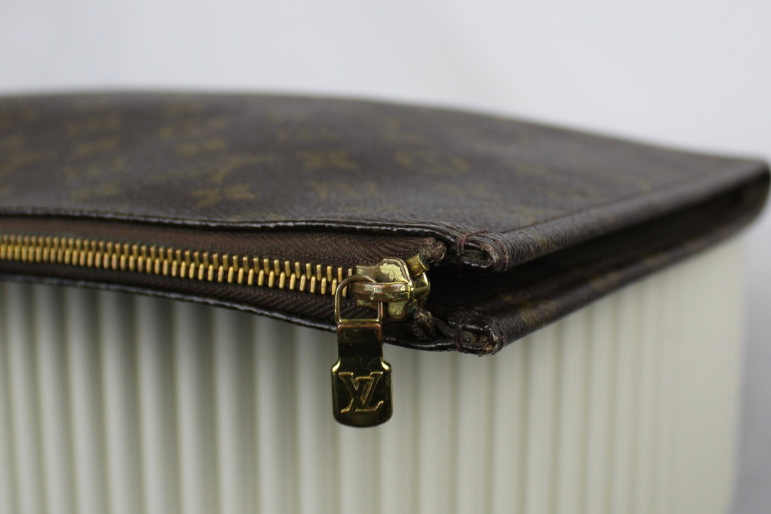 Louis Vuitton Poche Documents