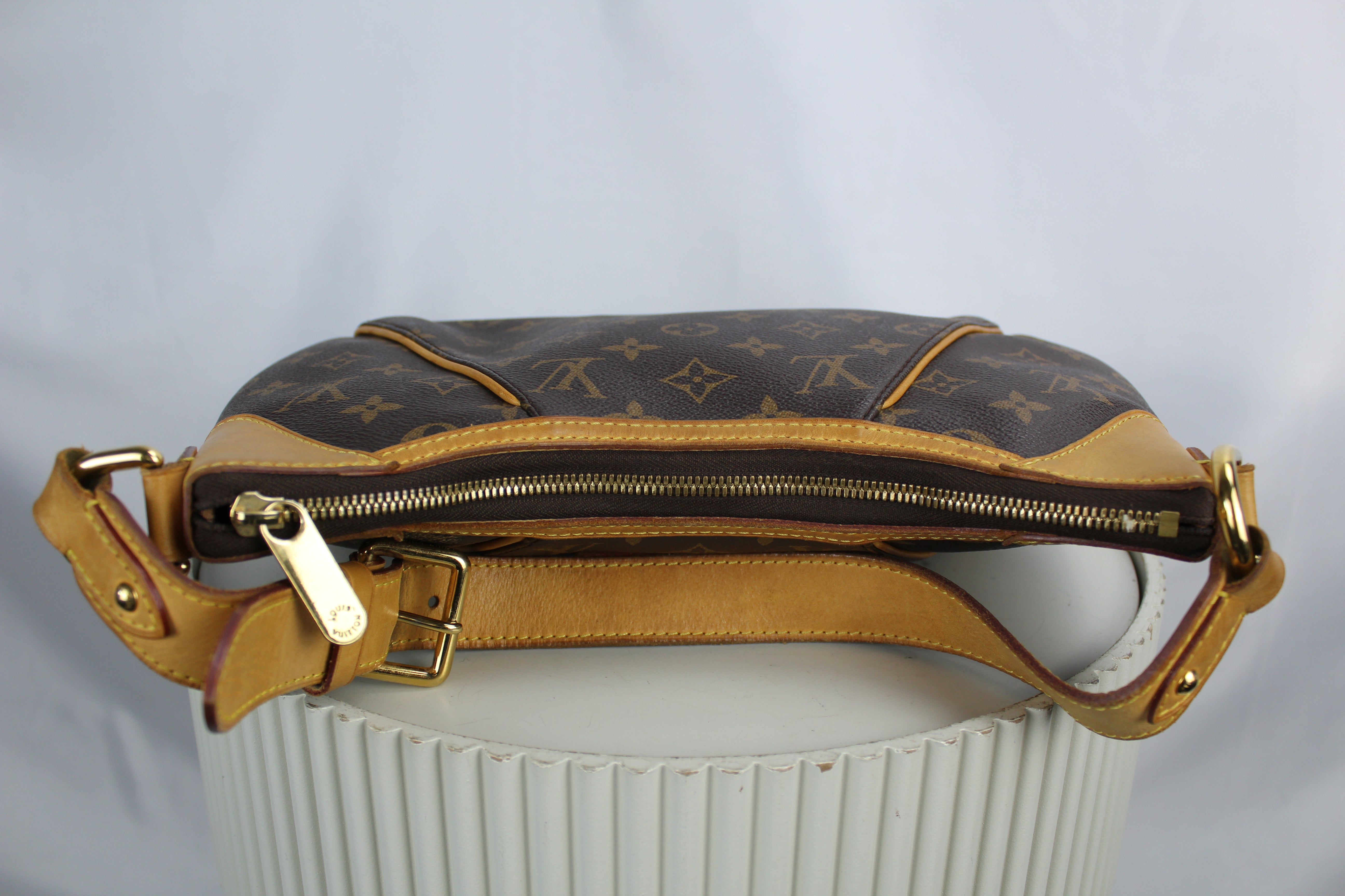 Louis Vuitton Thames PM