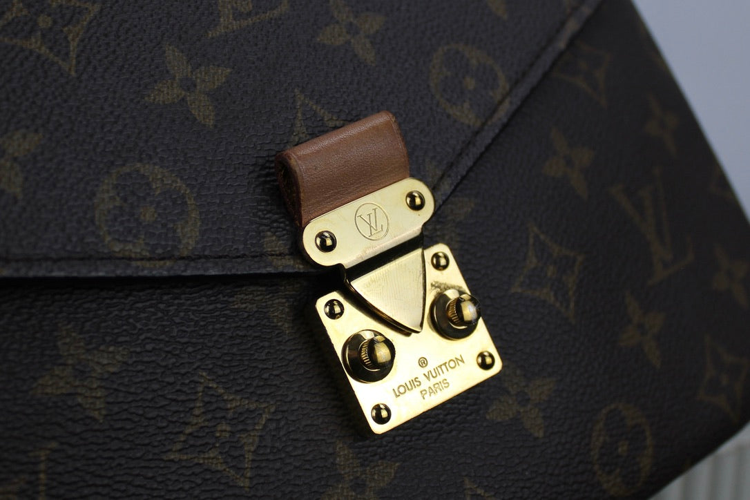 Louis Vuitton Pochette Metis MM