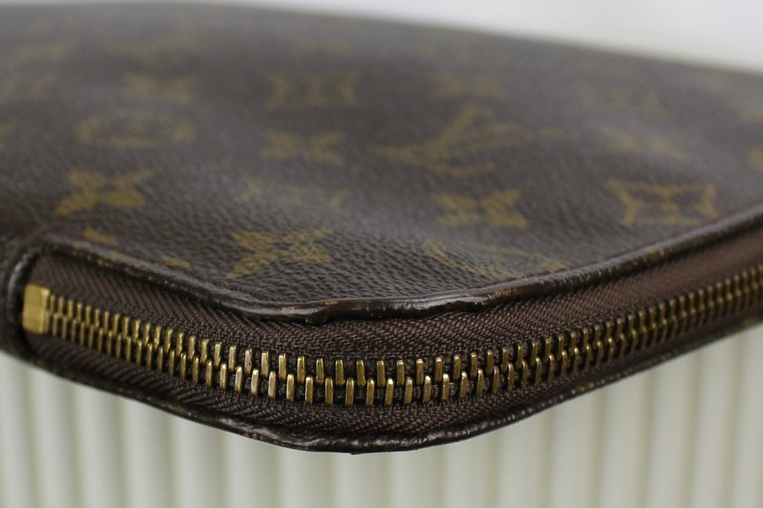 Louis Vuitton Poche Documents