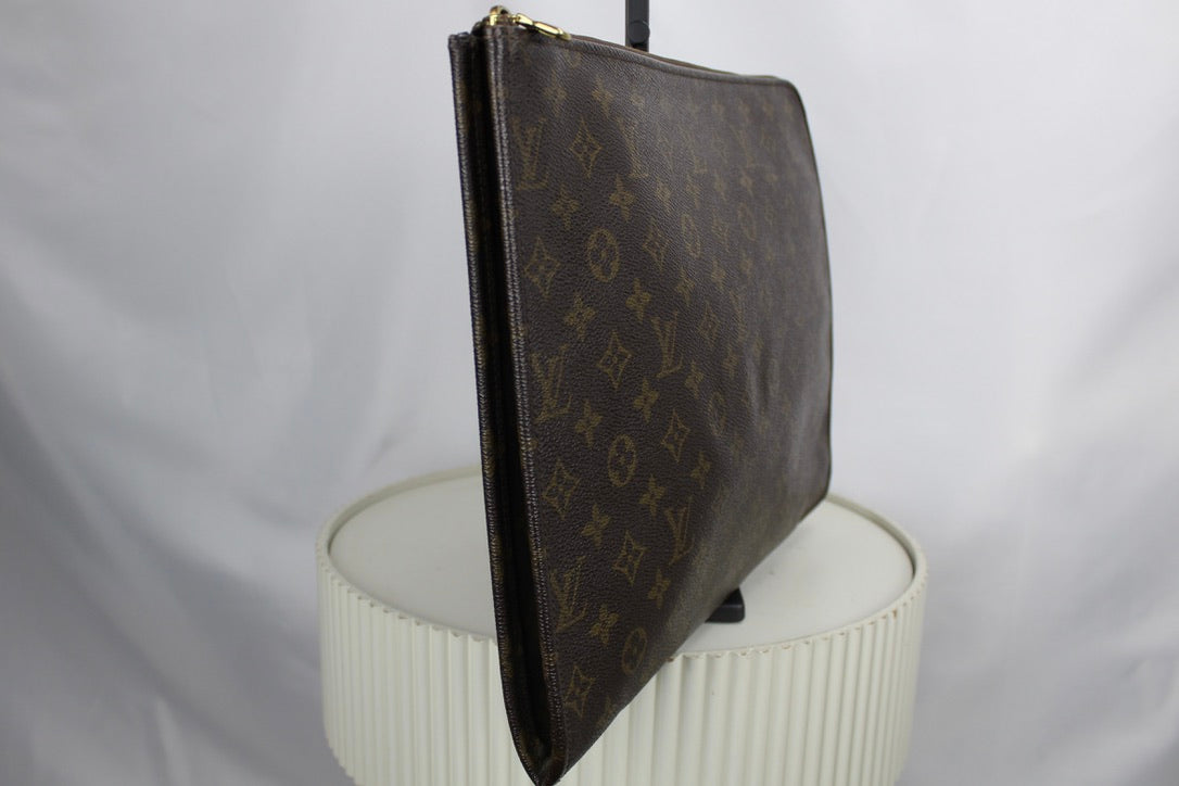 Louis Vuitton Poche Documents