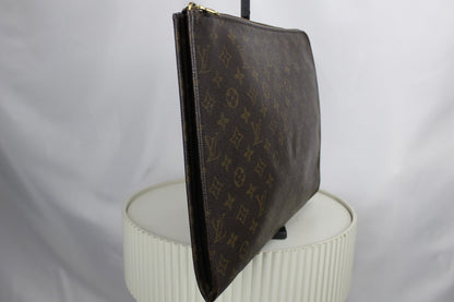 Louis Vuitton Poche Documents