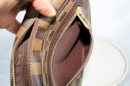 Louis Vuitton Damier Pochette Vie Macau