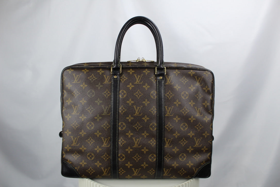 Louis Vuitton Porte Documents Voyage Macassar