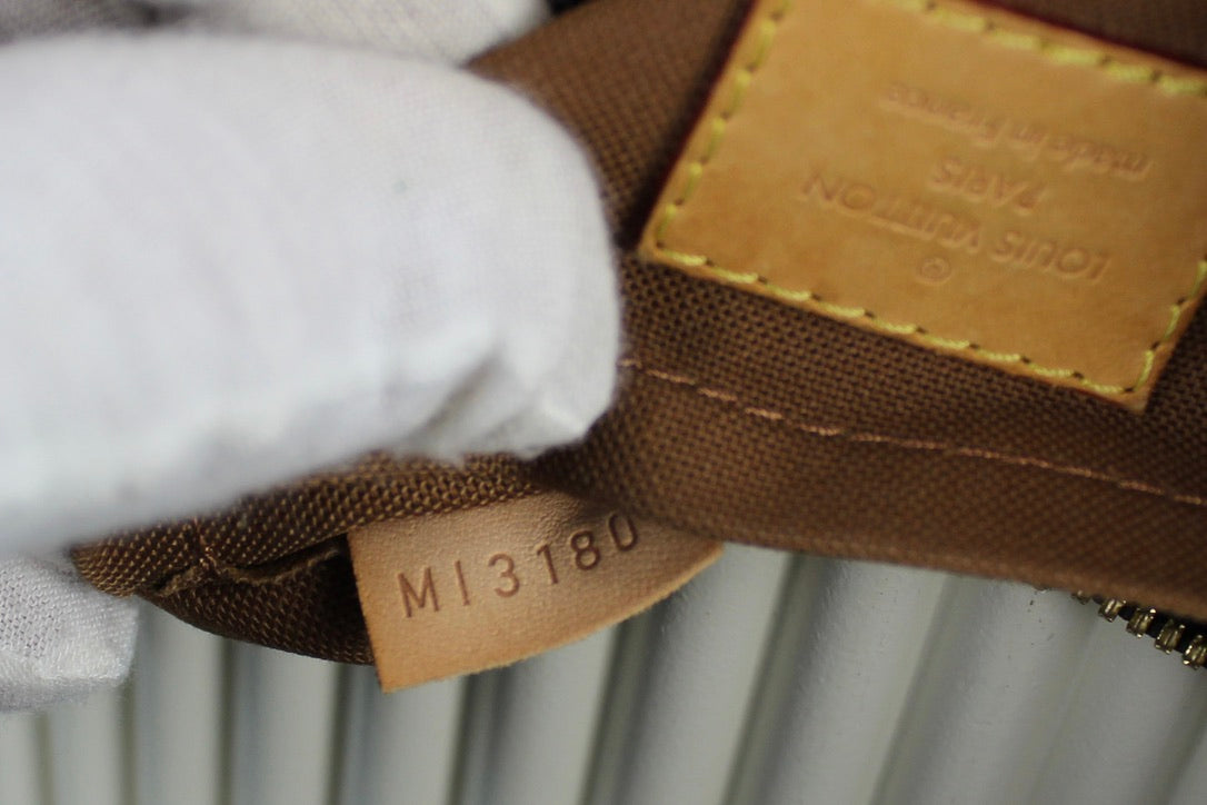 Louis Vuitton Thames PM