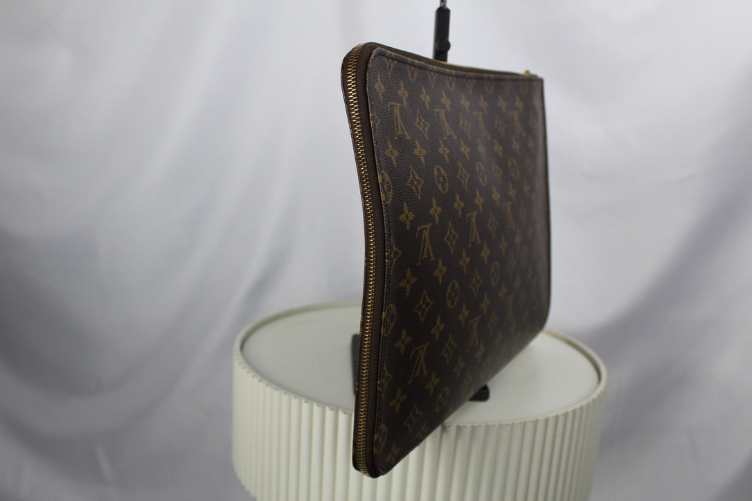 Louis Vuitton Poche Documents