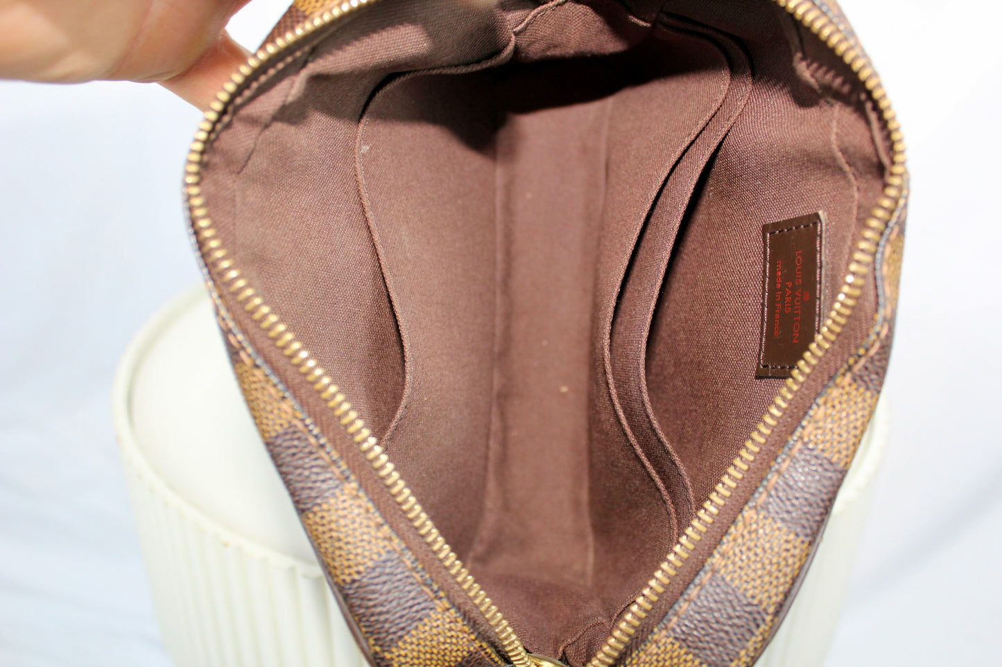 Louis Vuitton Damier Pochette Vie Macau