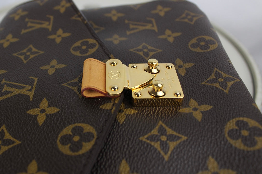 Louis Vuitton Pochette Metis MM
