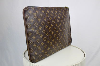 Louis Vuitton Poshe Documents