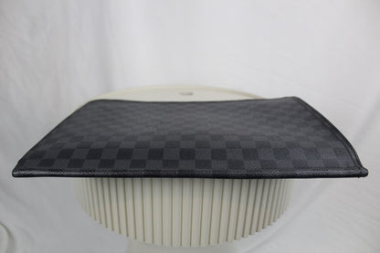 Louis Vuitton Poshe Documents