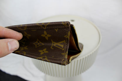 Louis Vuitton Poche Documents