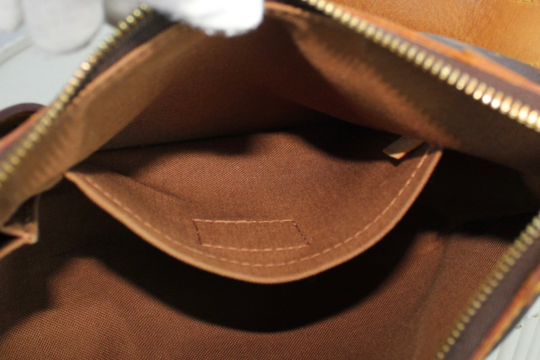 Louis Vuitton Thames PM