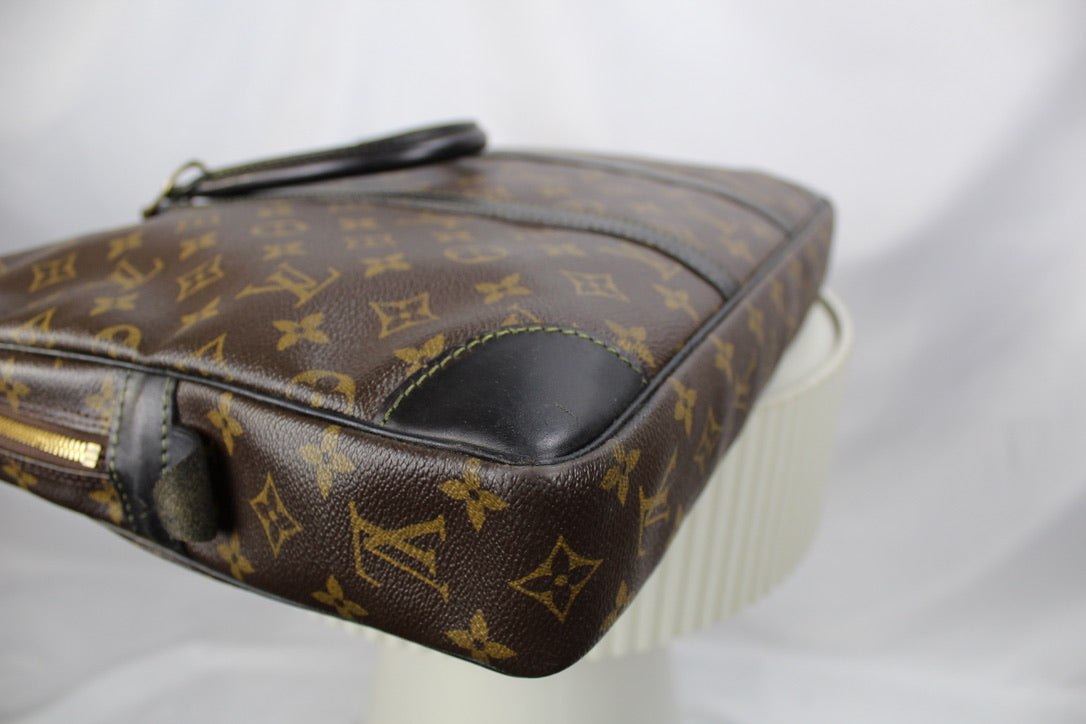 Louis Vuitton Porte Documents Voyage Macassar