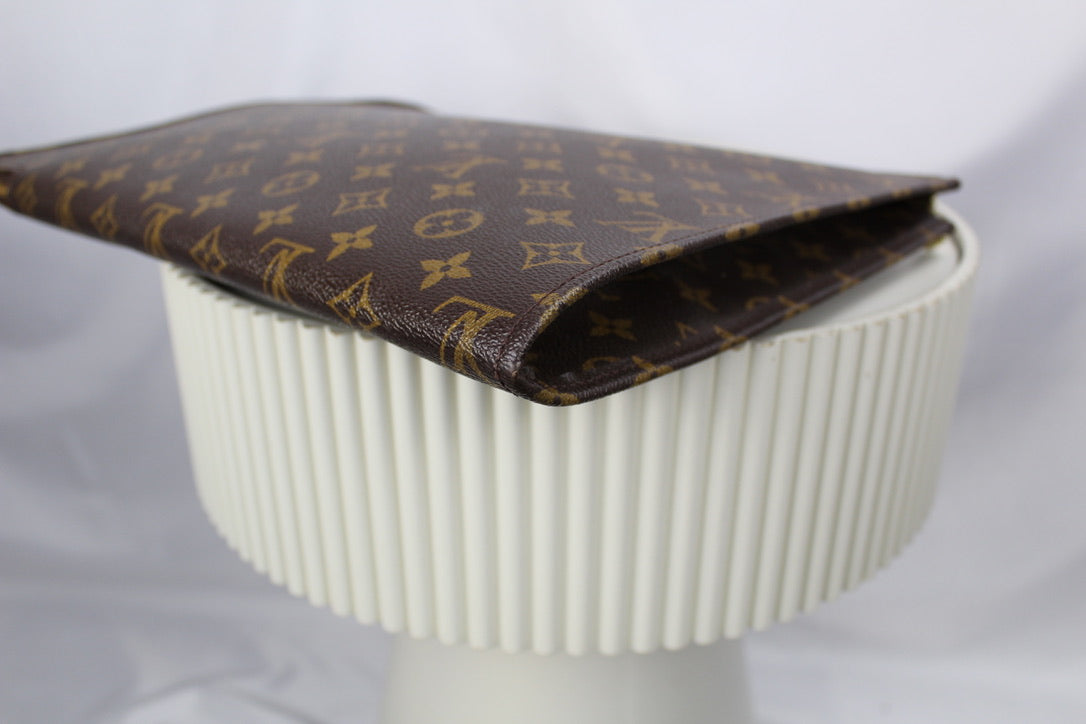 Louis Vuitton Poche Documents
