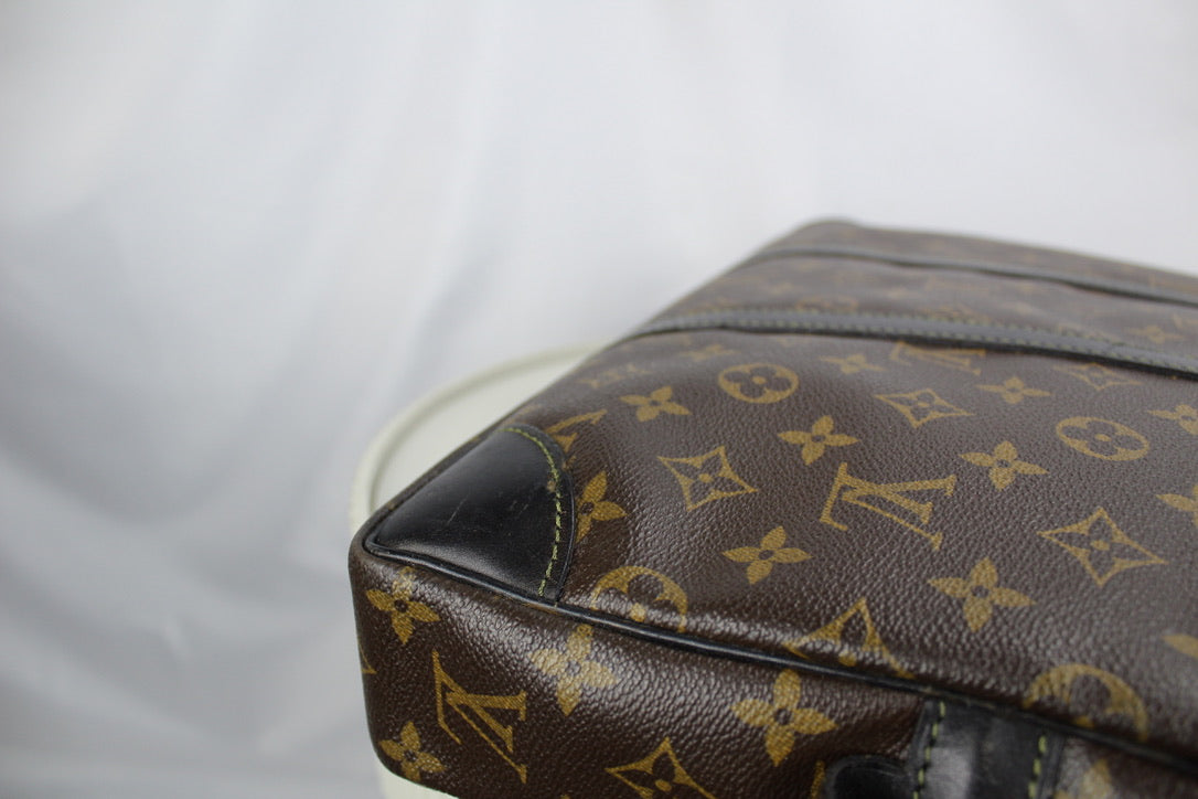 Louis Vuitton Porte Documents Voyage Macassar