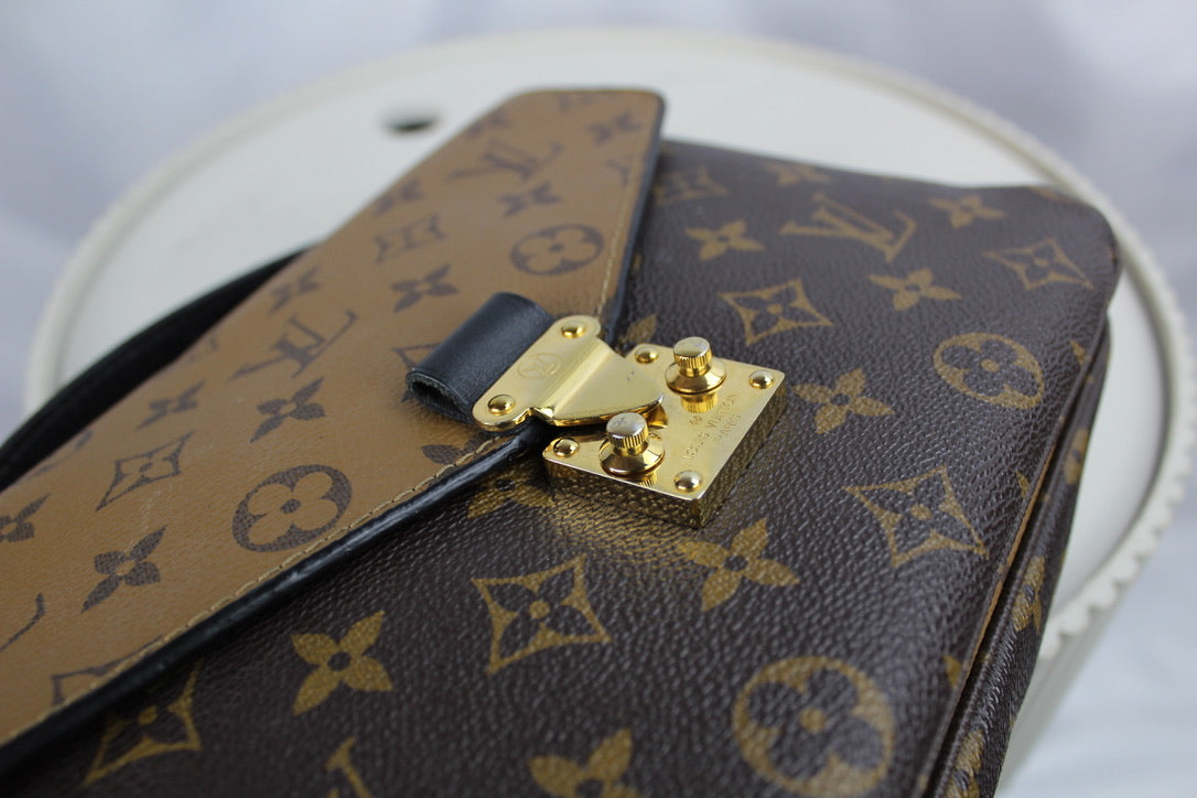 Louis Vuitton Pochette Metis MM Monogram Reverse