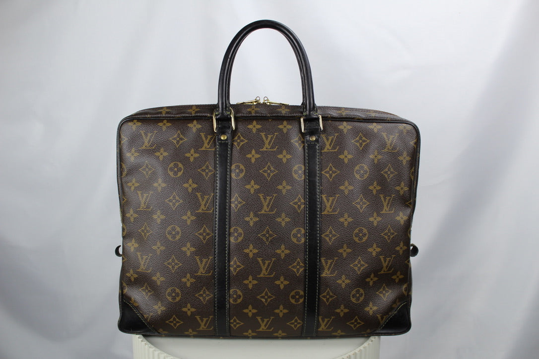 Louis Vuitton Porte Documents Voyage Macassar