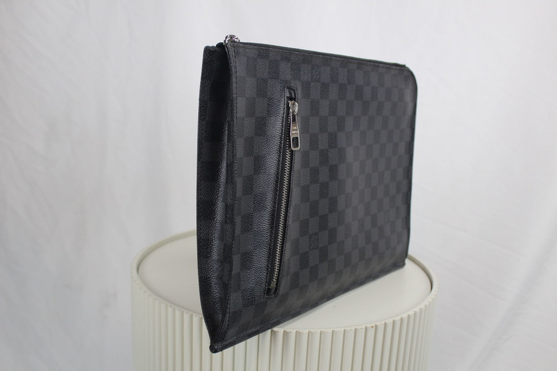 Louis Vuitton Poshe Documents