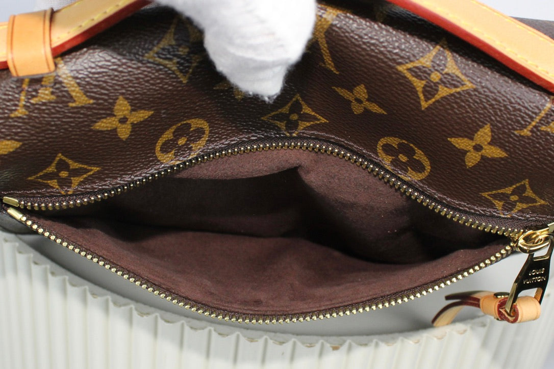 Louis Vuitton Pochette Metis MM