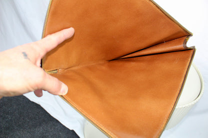 Louis Vuitton Poche Documents