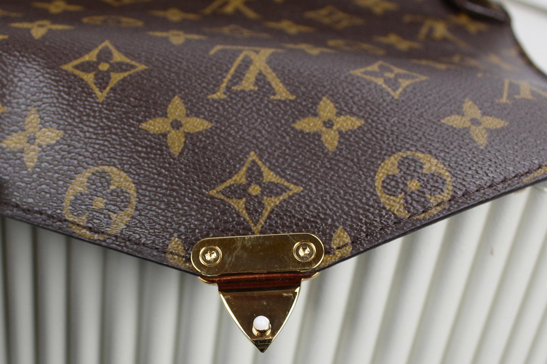 Louis Vuitton Pochette Metis MM