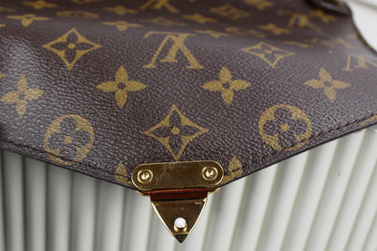 Louis Vuitton Pochette Metis MM