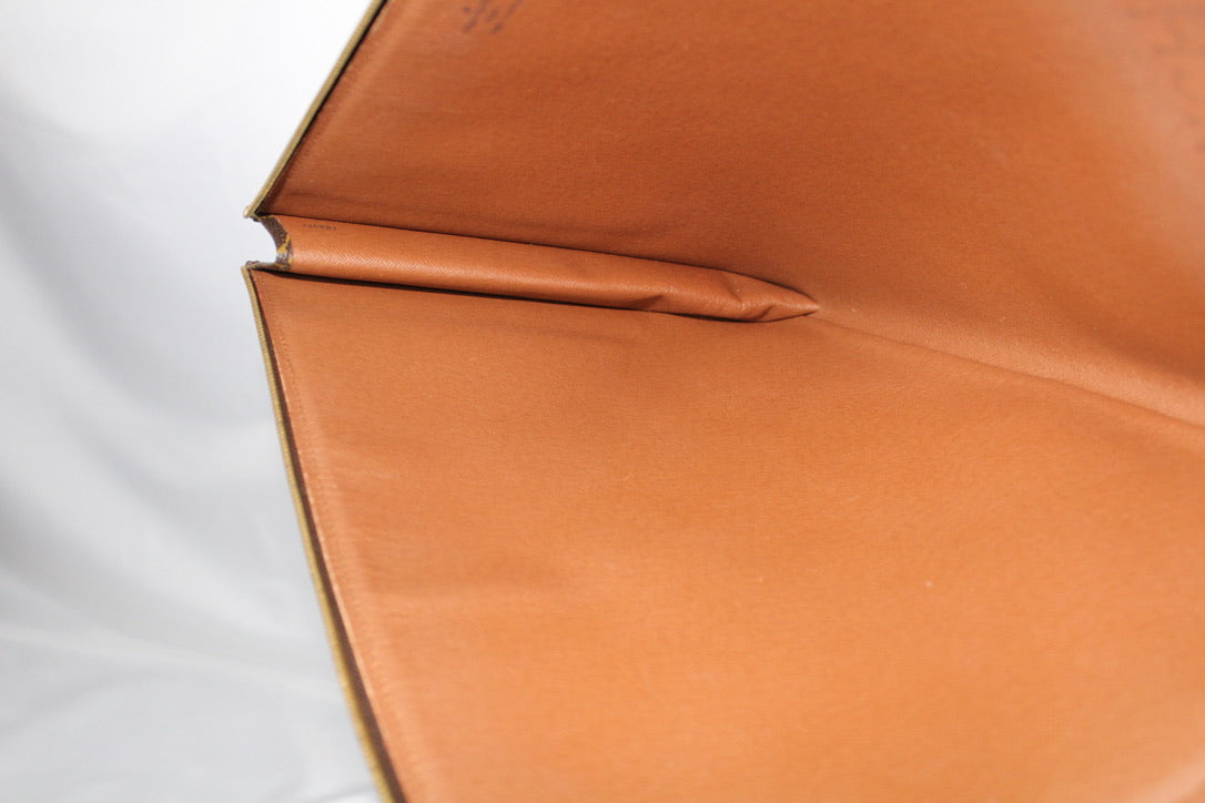 Louis Vuitton Poche Documents